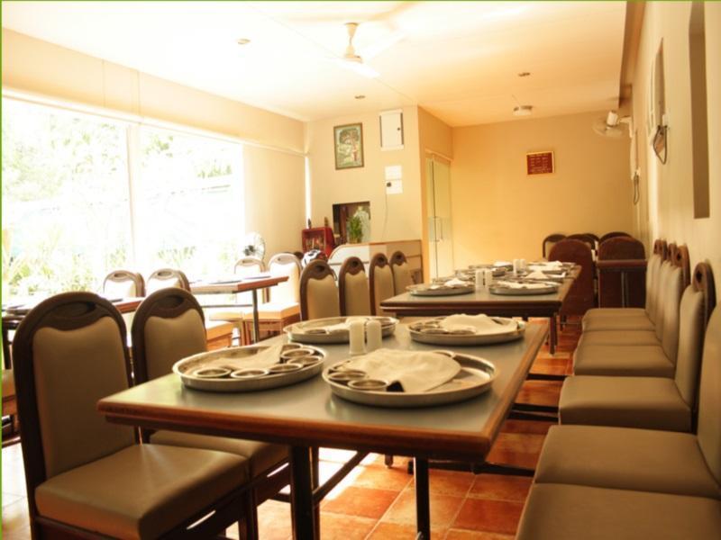 Hotel Dudawat Ahmedabad Extérieur photo