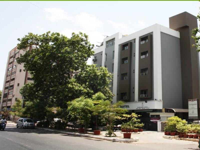 Hotel Dudawat Ahmedabad Extérieur photo
