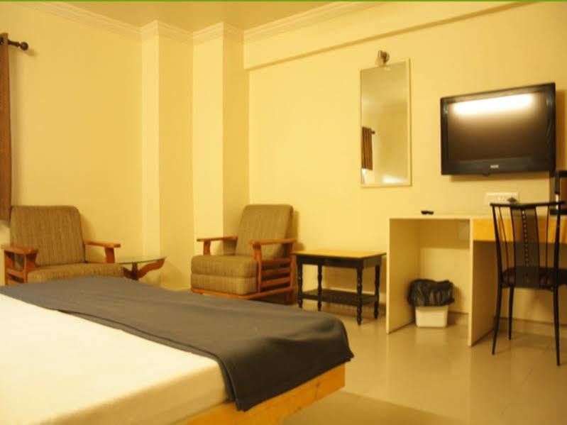 Hotel Dudawat Ahmedabad Extérieur photo