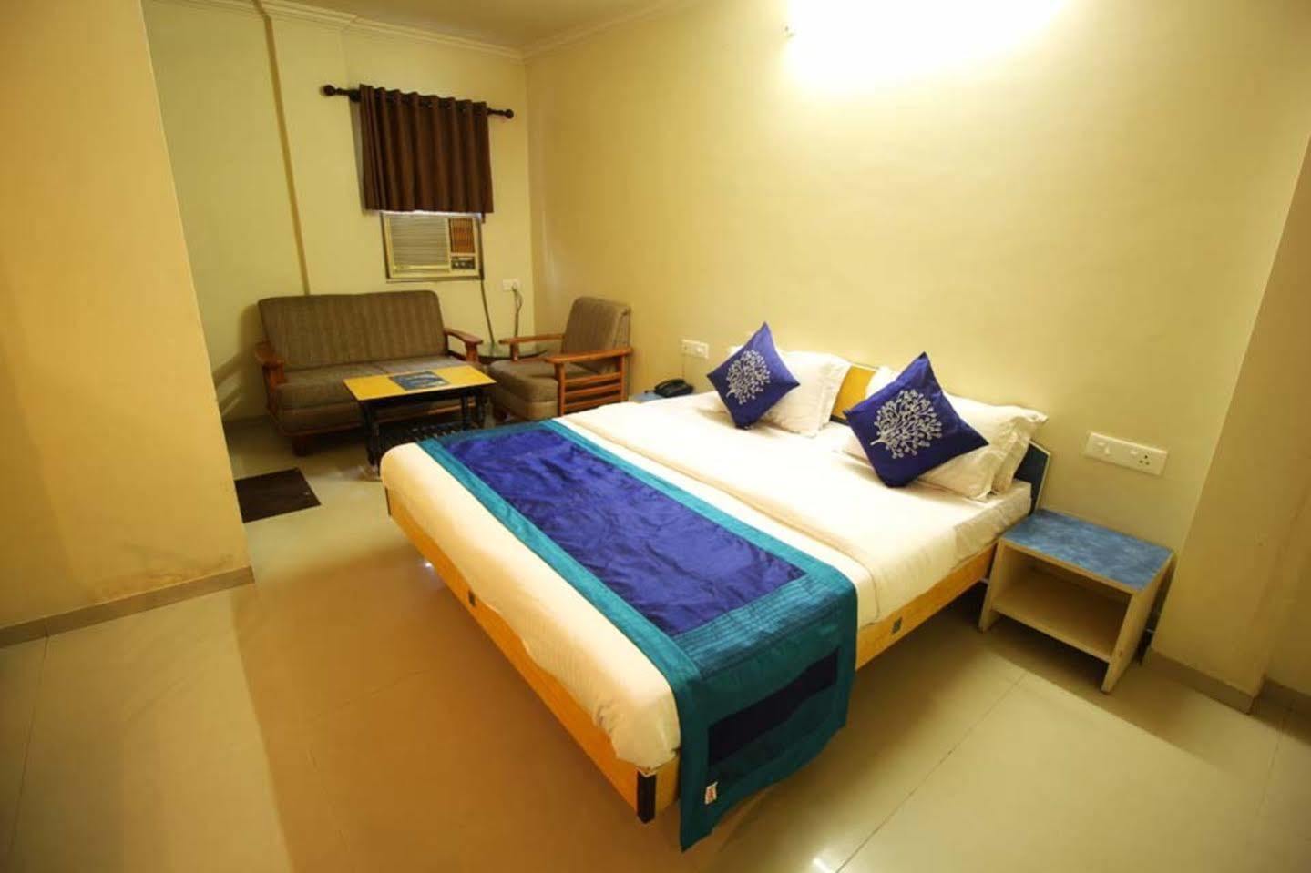 Hotel Dudawat Ahmedabad Extérieur photo